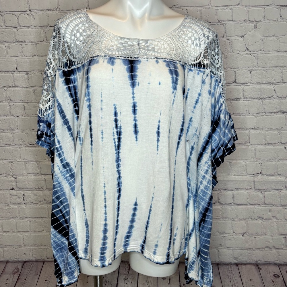 New York & Company Batwing Sleeve Blue and White Tie Die and Crochet Top Size L